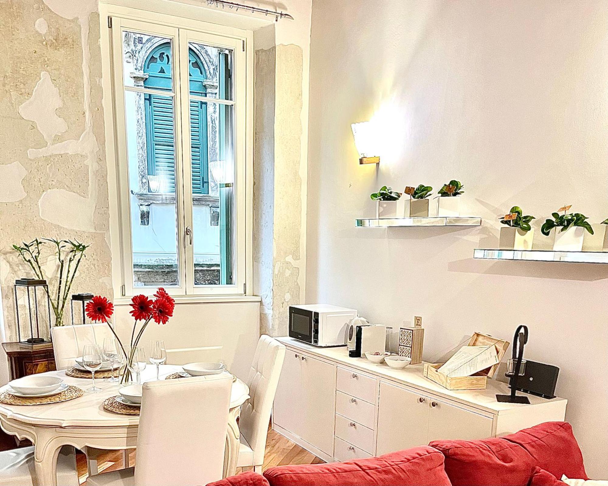 Magnolia Home - Piazza Delle Erbe Verona Exterior foto